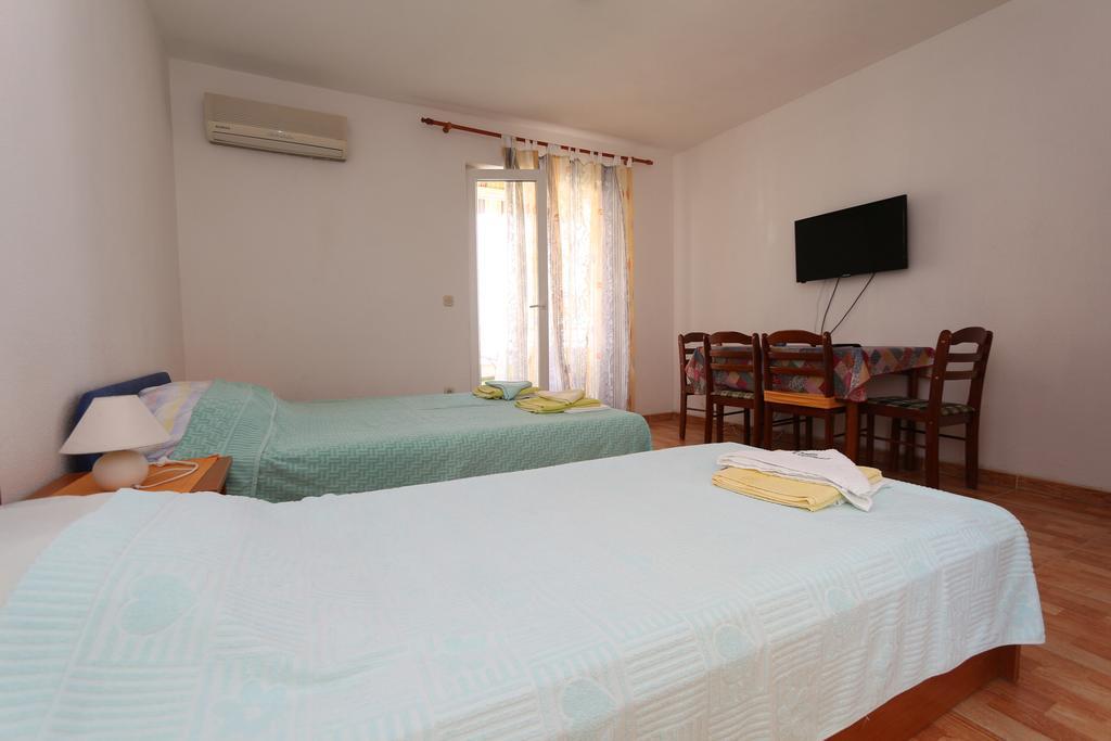 Apartments Antoneta Makarska Bagian luar foto