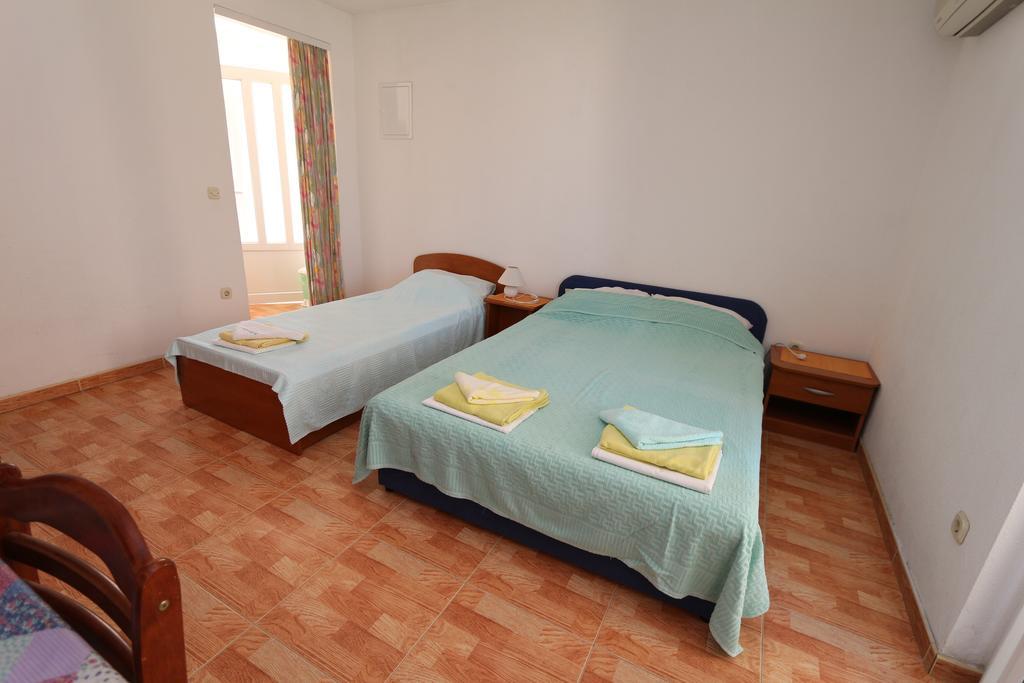 Apartments Antoneta Makarska Bagian luar foto
