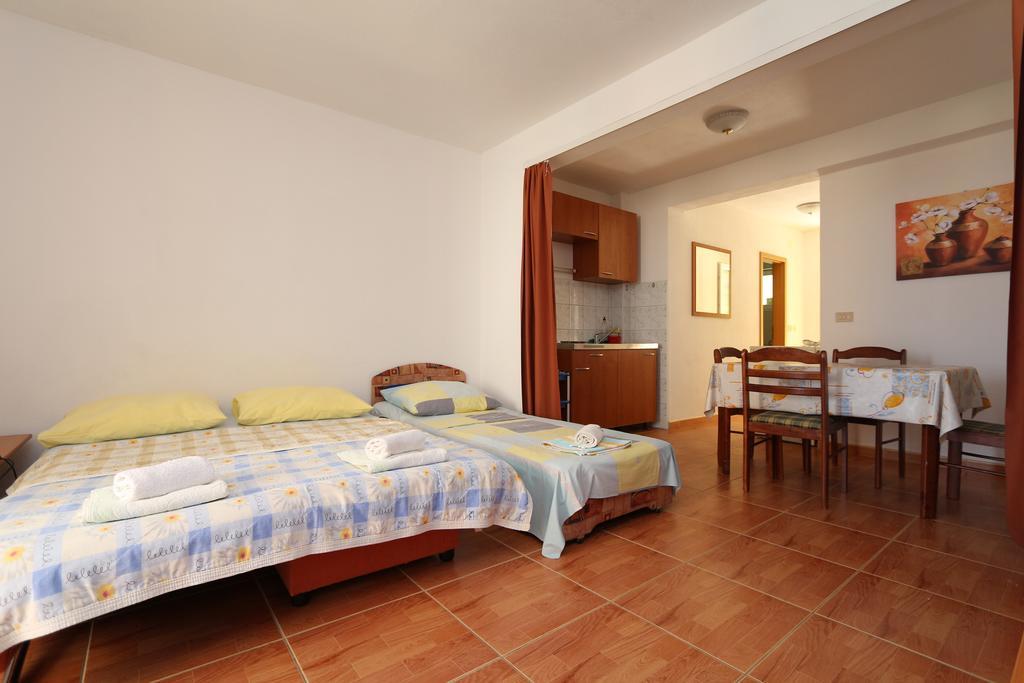 Apartments Antoneta Makarska Bagian luar foto