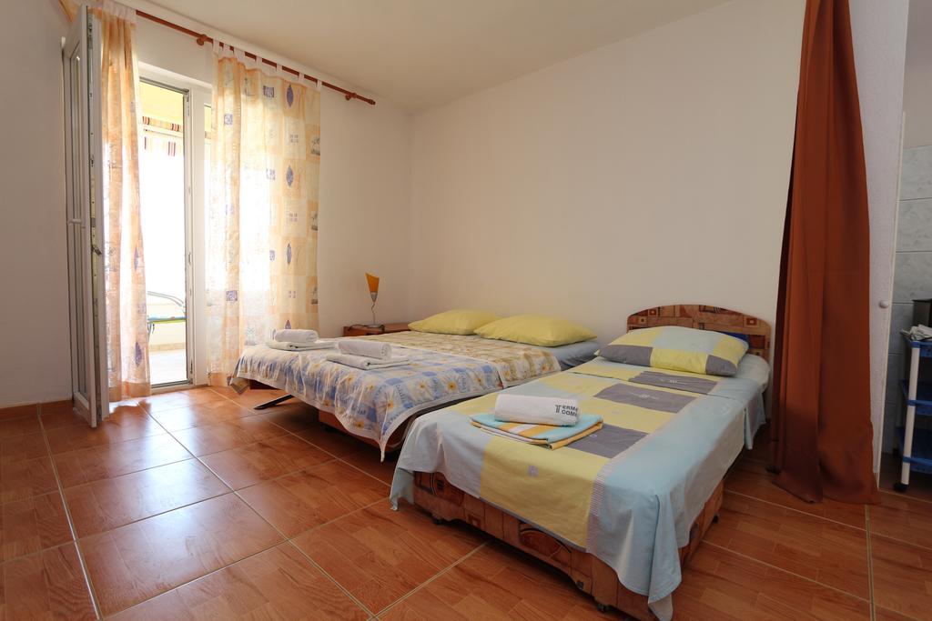 Apartments Antoneta Makarska Bagian luar foto