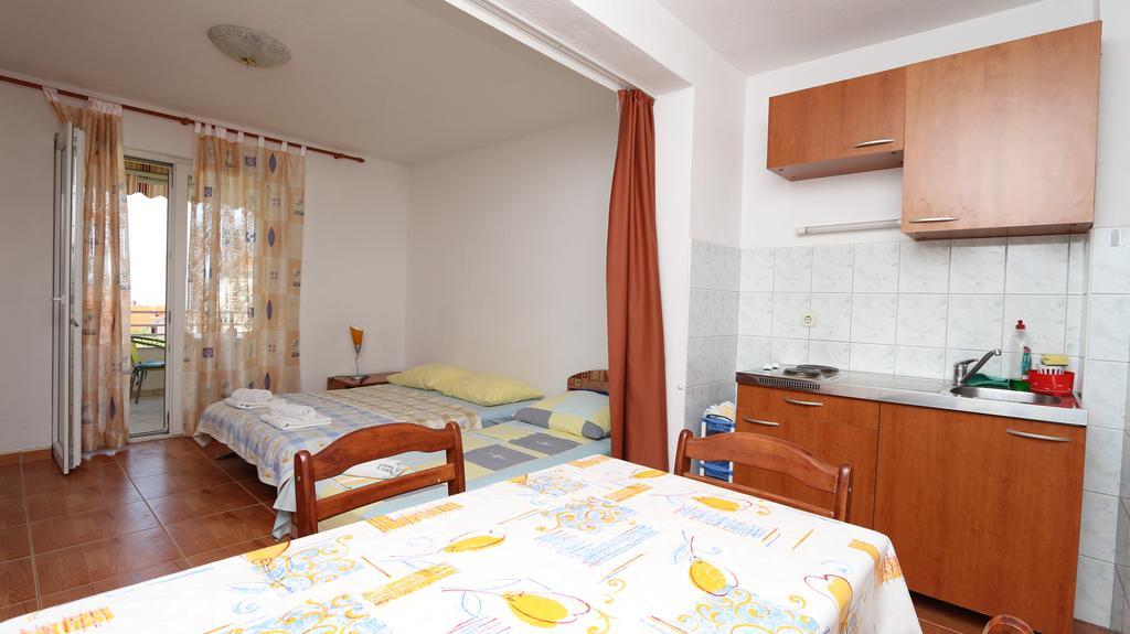 Apartments Antoneta Makarska Bagian luar foto