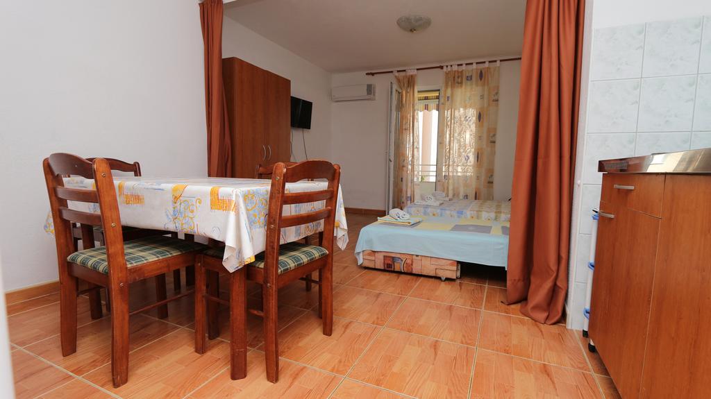 Apartments Antoneta Makarska Bagian luar foto