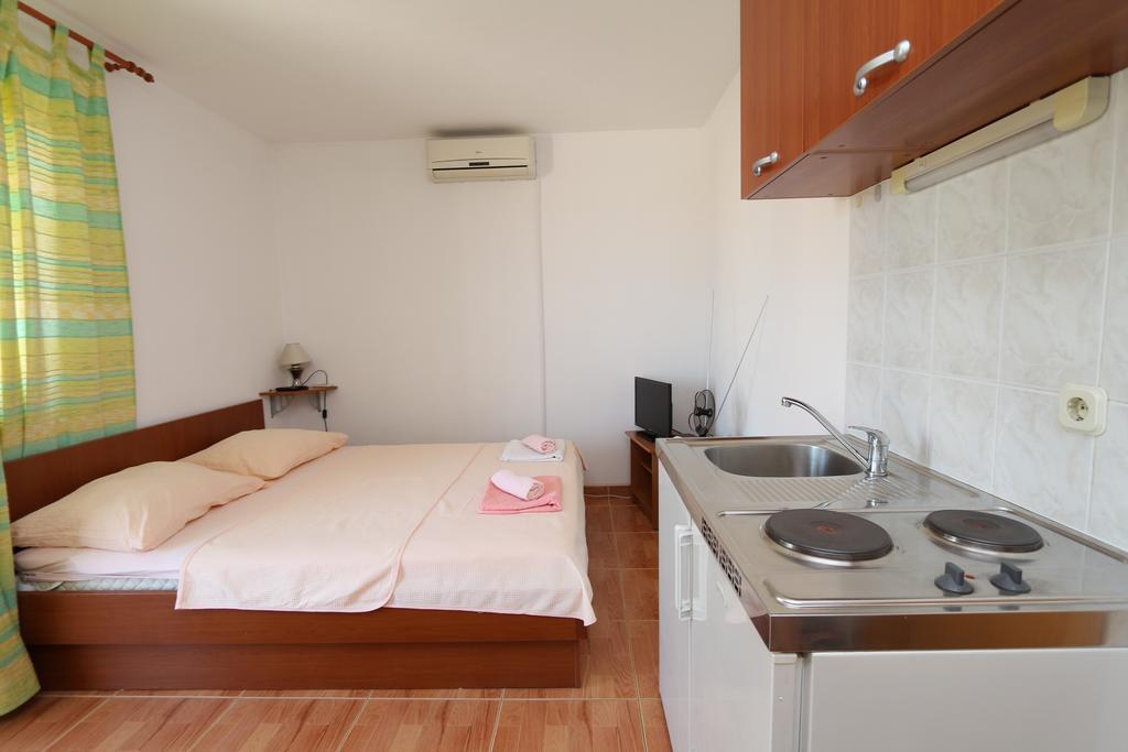 Apartments Antoneta Makarska Bagian luar foto