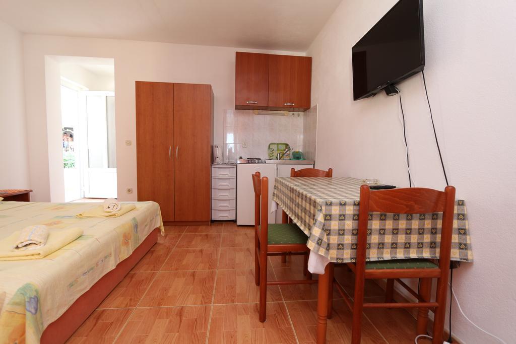 Apartments Antoneta Makarska Bagian luar foto