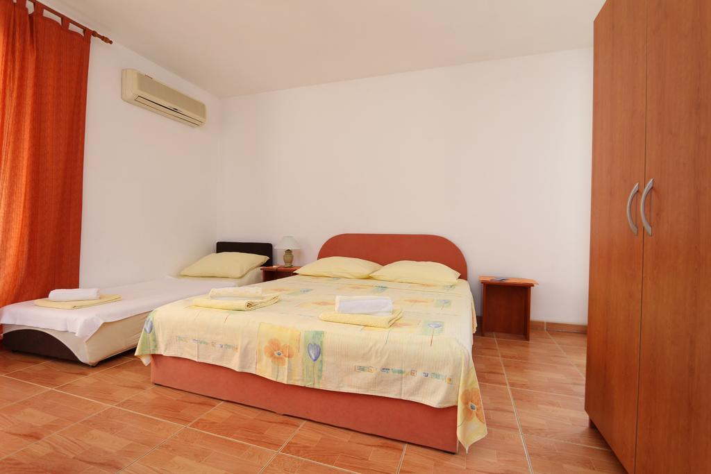 Apartments Antoneta Makarska Bagian luar foto