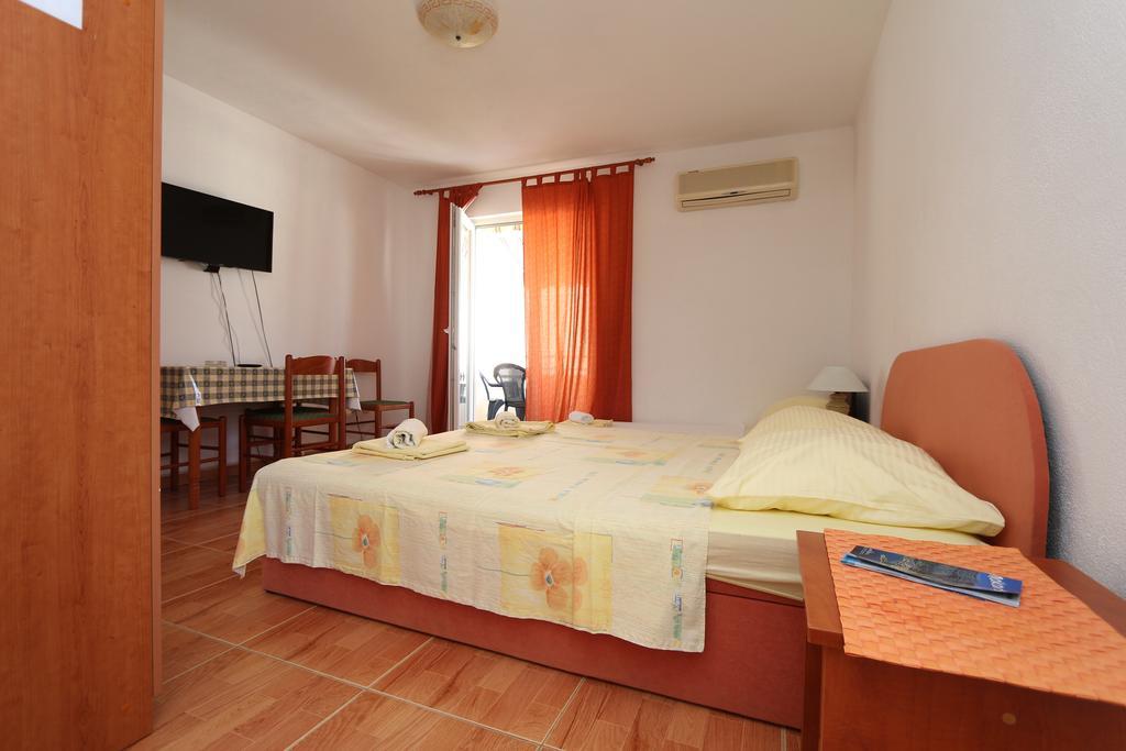 Apartments Antoneta Makarska Bagian luar foto